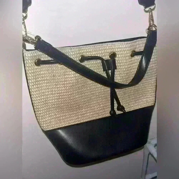 Straw bucket purse with adjustable crossbody strap NEW - Picture 2 of 4